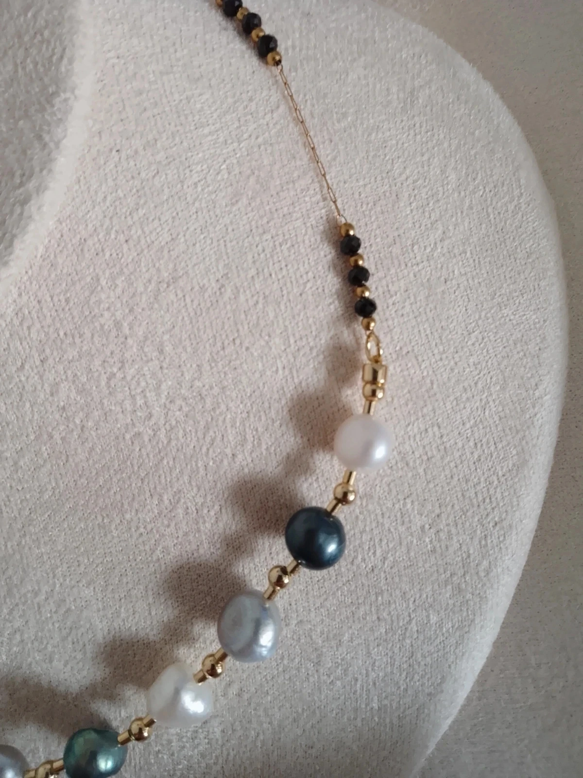 Collares perlas de cultivo de agua dulce y obsidiana – photo 2